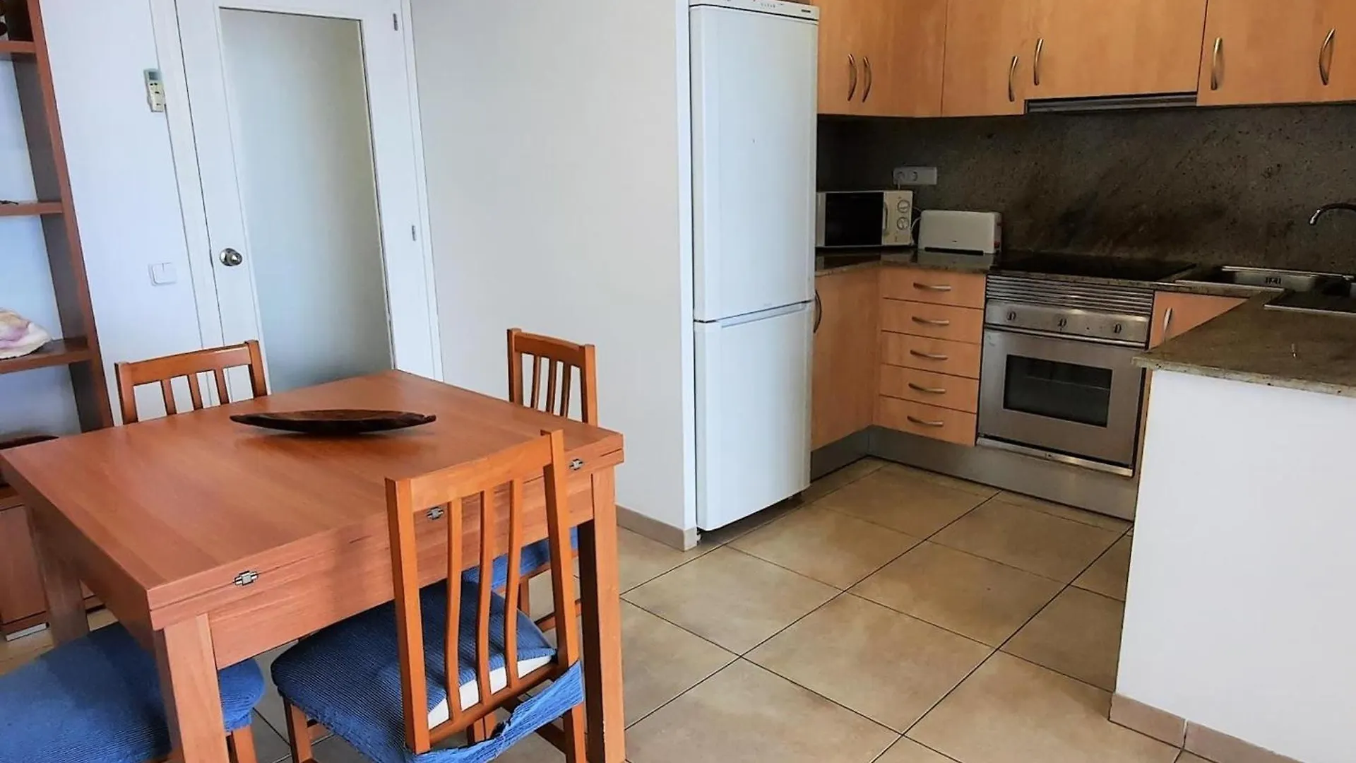 Apartamento Con Terraza, Parking Y Se Admiten Mascotas En Llanca - Es-170-3 location